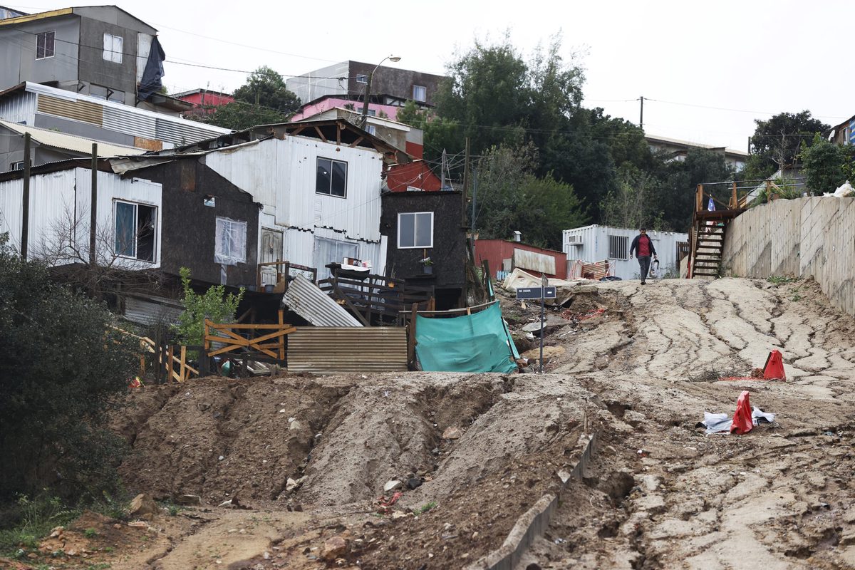 Chile repara daños del sistema frontal en el centro-sur mientras lluvias avanzan al norte