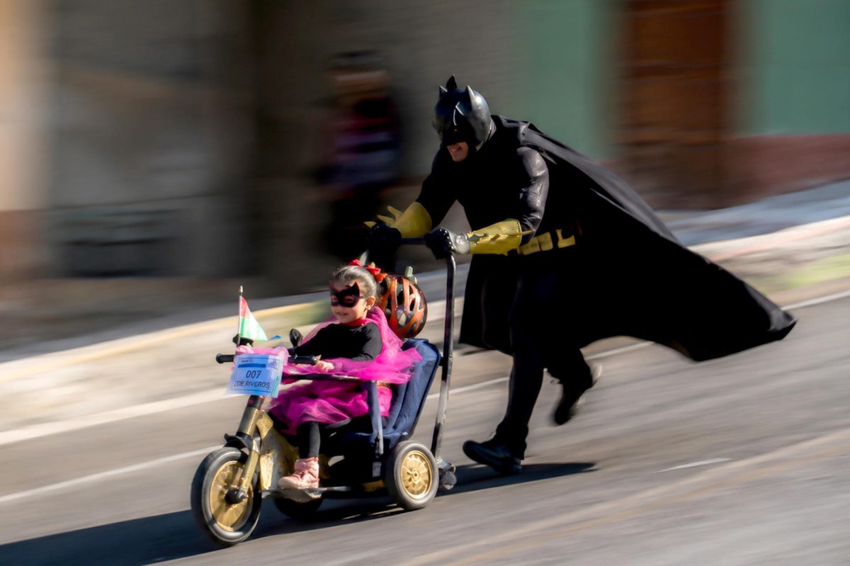 La Carrera de Cochecitos sin Motor, una tradición familiar que cumple 25 años en Bolivia