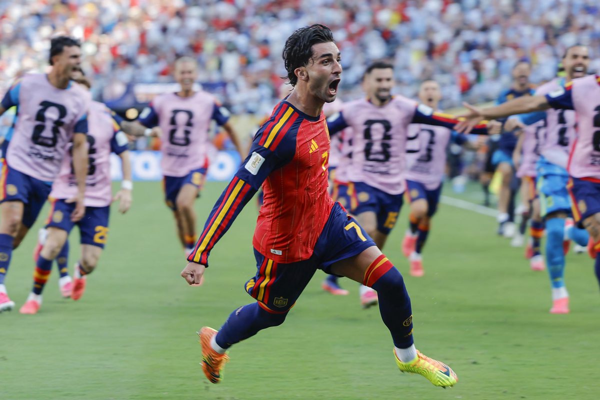 1-0. Ferran Torres marca el gol de Iniesta y deja a Messi sin título