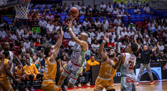 Santeros eliminan a los Capitanes