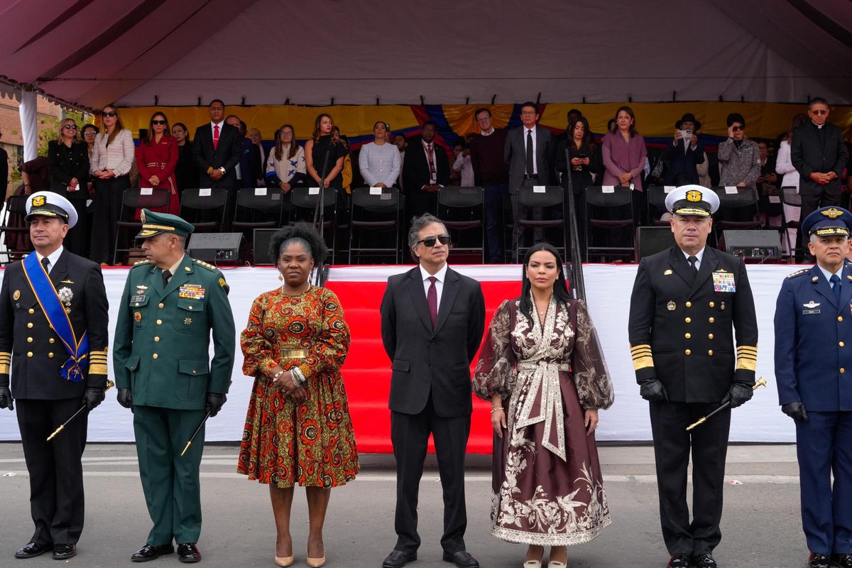 Petro insinúa en último discurso al pueblo que volverá porque despedida es «transitoria»