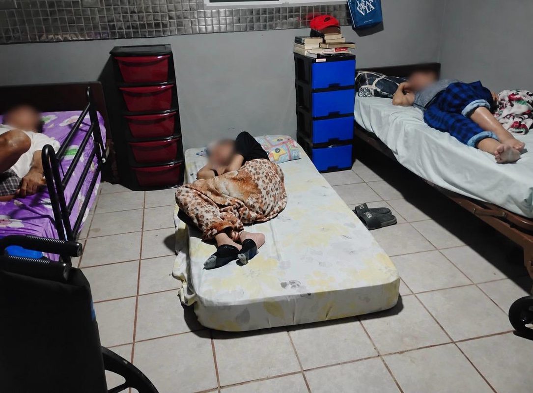 Encuentran a adultos mayores en condiciones deplorables en asilo clandestino de Arecibo