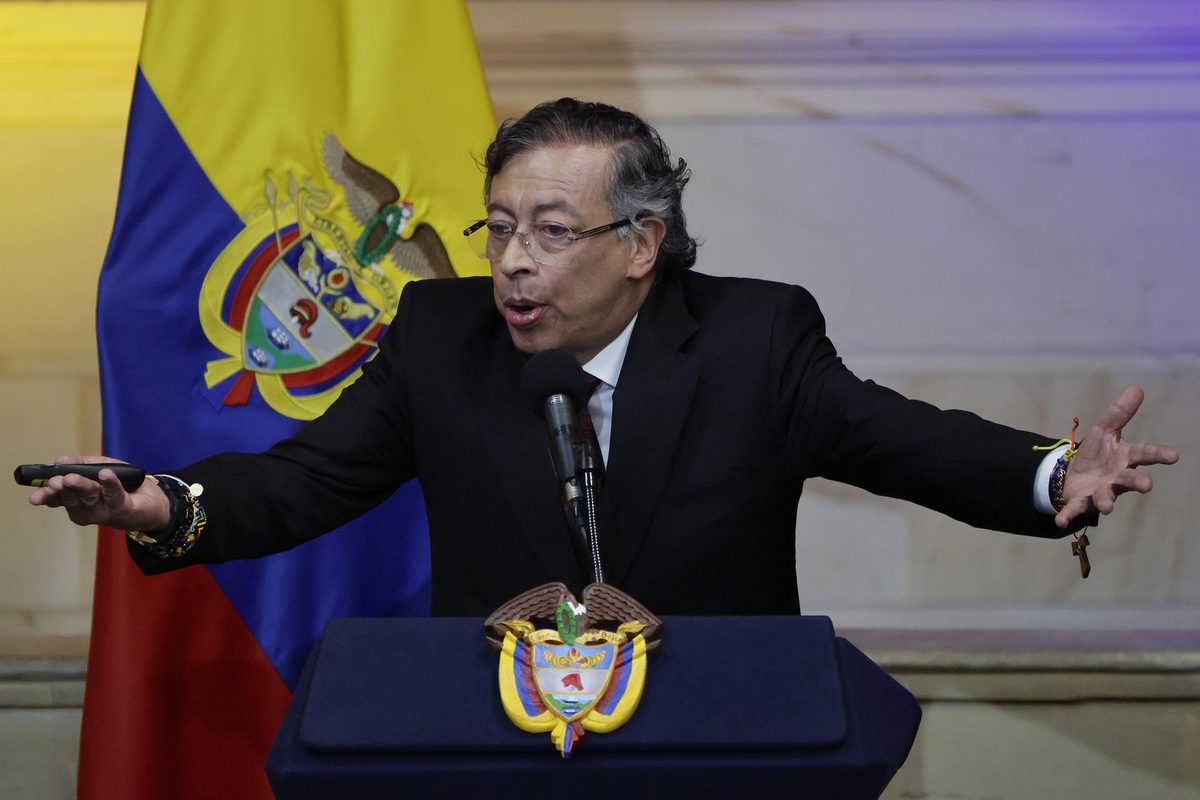 Petro se despide de las tribunas con llamado a una huelga general contra De la Espriella