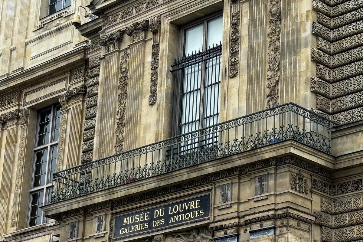 El Louvre reabre mañana la sala del robo de octubre 2025, pero sin joyas