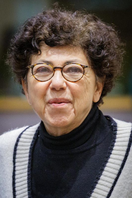 Dimite la ministra de Transición Ecológica francesa por una ley que reintroduce pesticidas