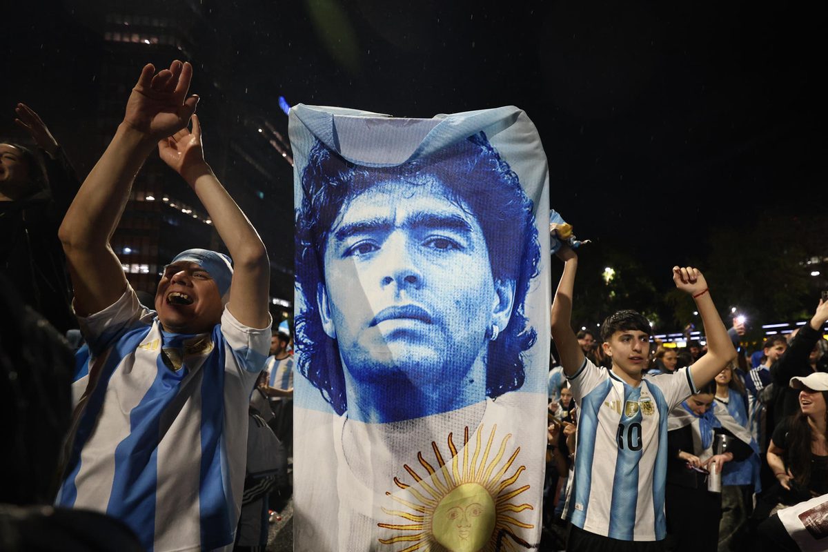Los argentinos tienen este domingo una cita con el fútbol y no están para otra cosa
