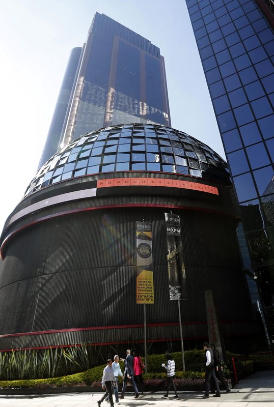La Bolsa mexicana avanza 0,88 % contrario a mercados de EE.UU. y sube a 67.303,83 unidades