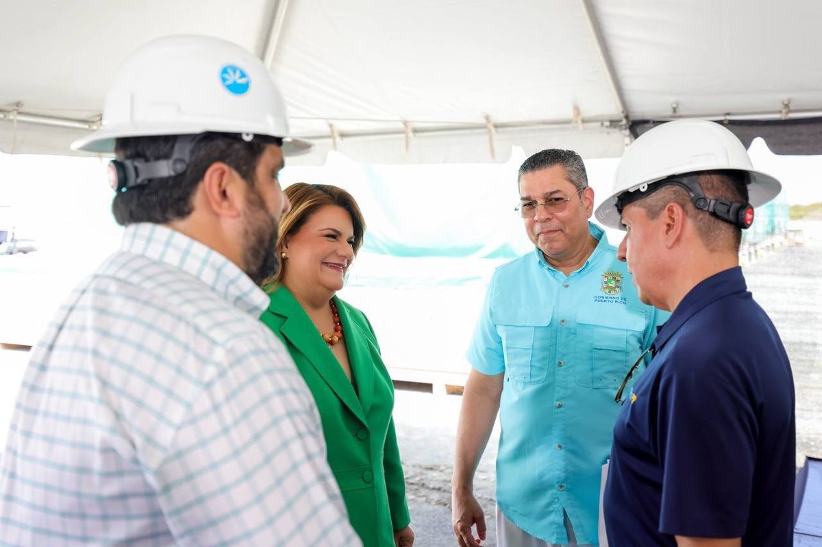 Gobernadora vista proyectos de mejoras energéticas en Salinas
