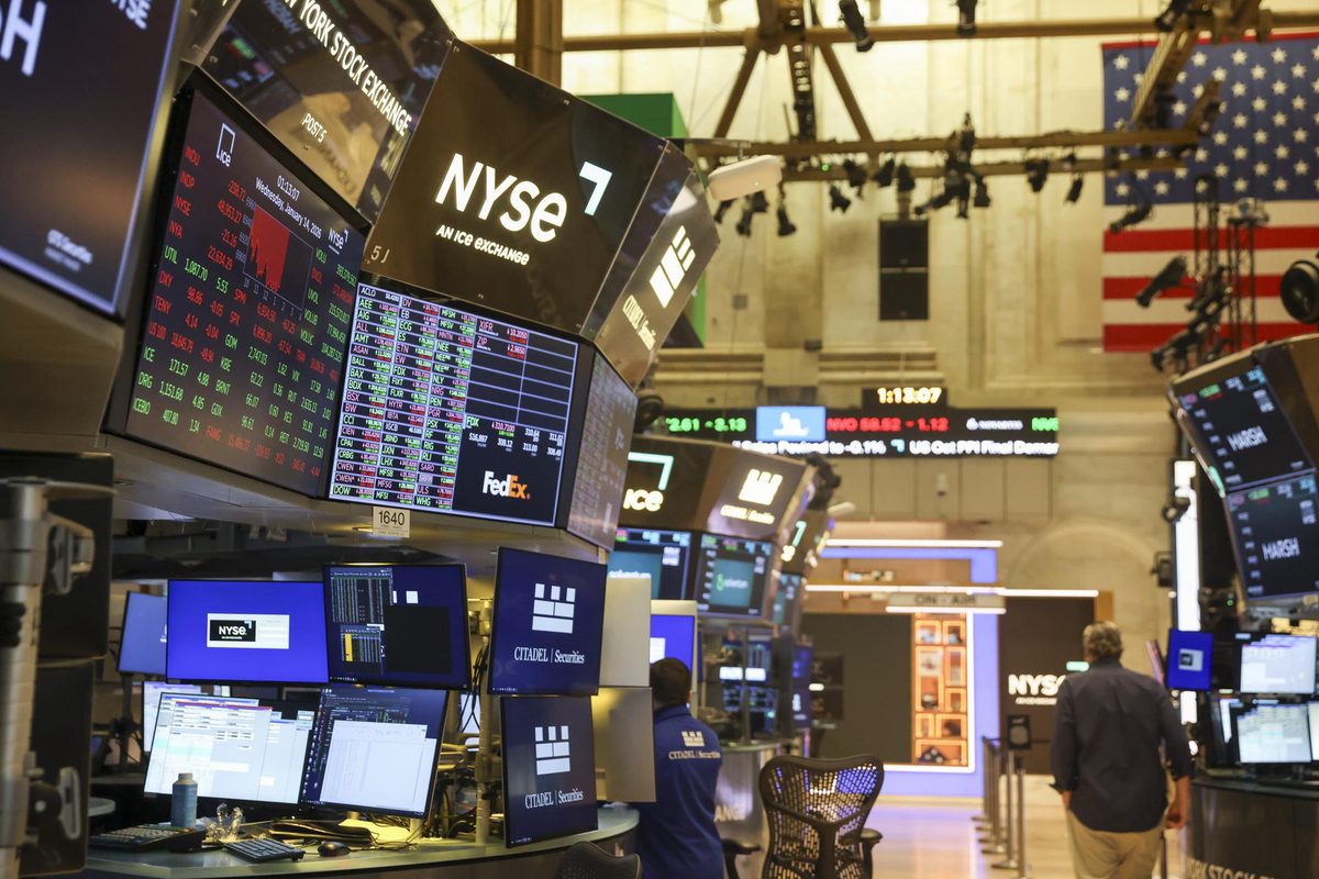 Wall Street cierra en rojo tras dispararse el petróleo por la escalada en Oriente Medio