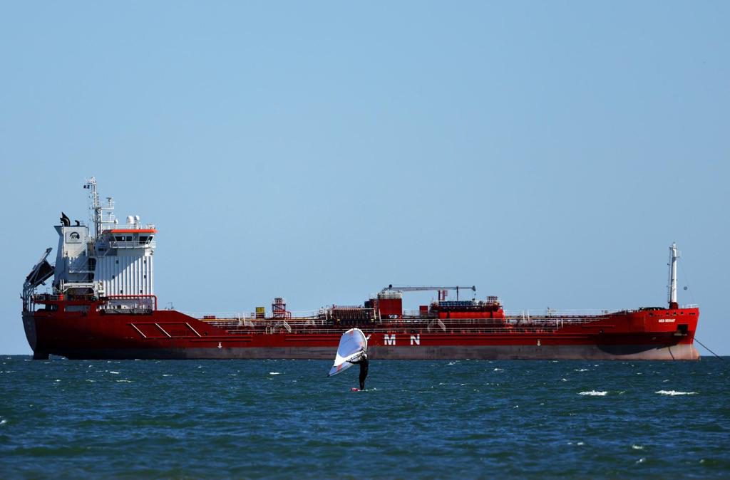 El brent cae un 8 % y el barril se sitúa en 89 dólares tras parar EE.UU. ataques a Irán