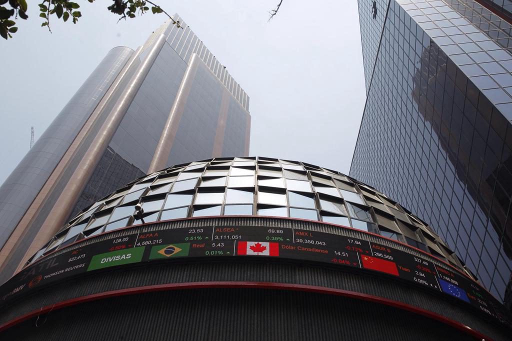 Bolsa mexicana inicia última semana de julio con repunte de 1,17 % y suma 67.157,91 puntos