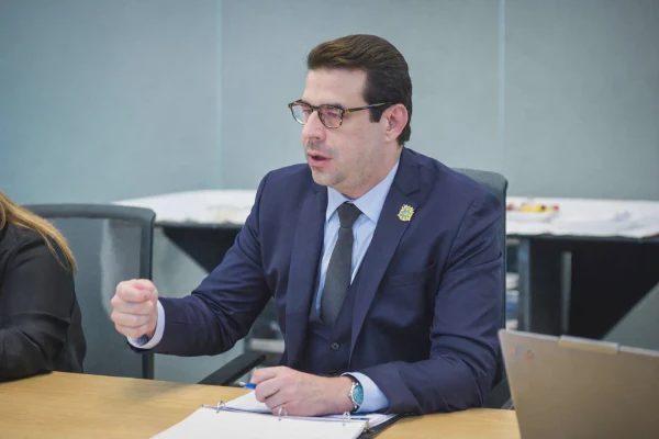 Conteo regresivo para la salida de Francisco Domenech 