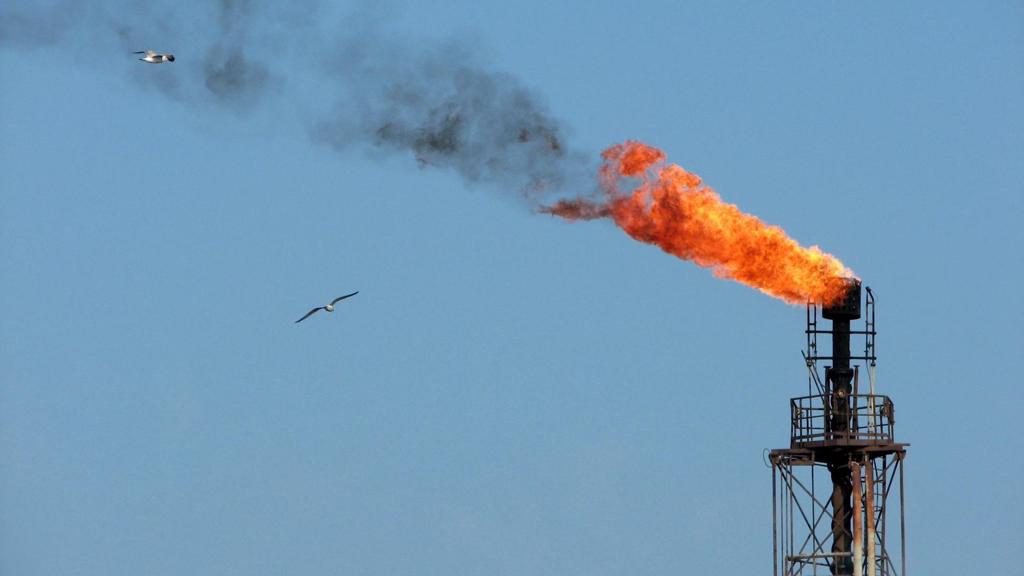 El brent se hunde más del 7 %, hasta los 83 dólares, ante el renovado optimismo sobre Irán