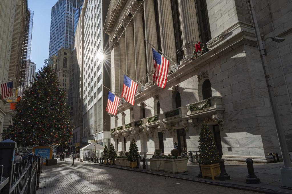 Wall Street cierra con récords del Dow Jones y del S&P 500, ante el optimismo por un pacto en Ormuz