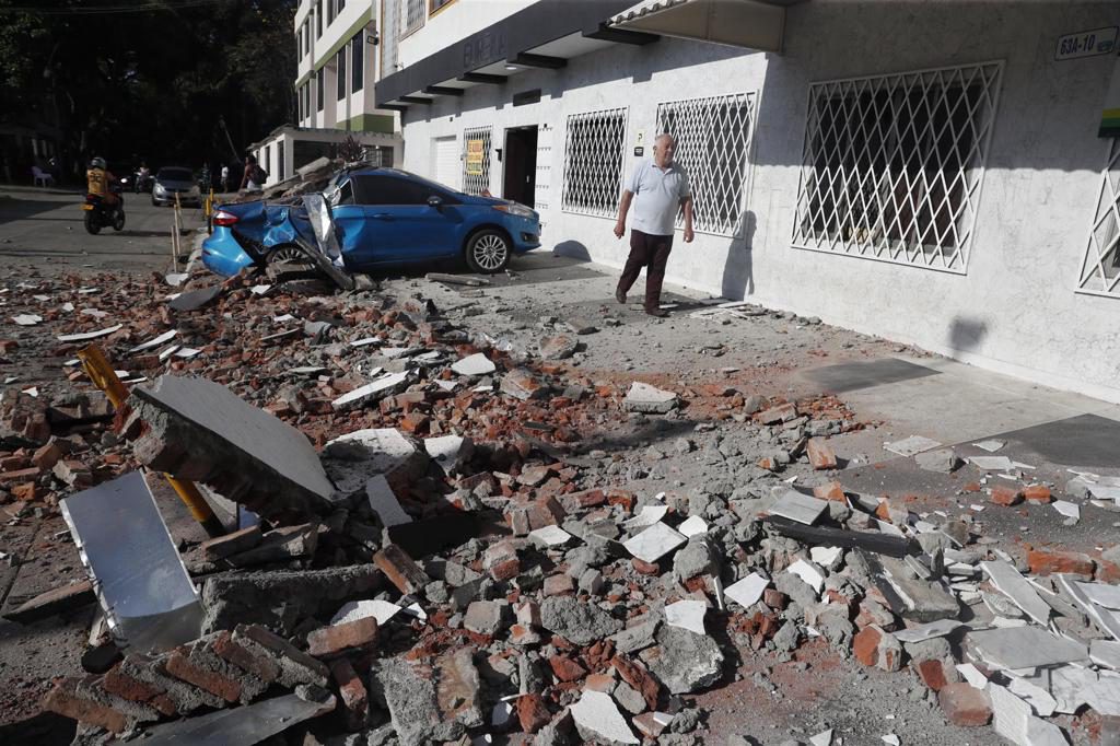 Al menos 20 muertos en dos ciudades del centro de Colombia por el terremoto