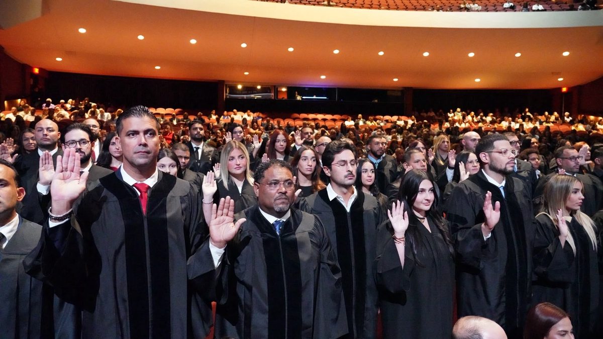 Tribunal Supremo juramenta a más de 170 abogados y profesionales de la notaría