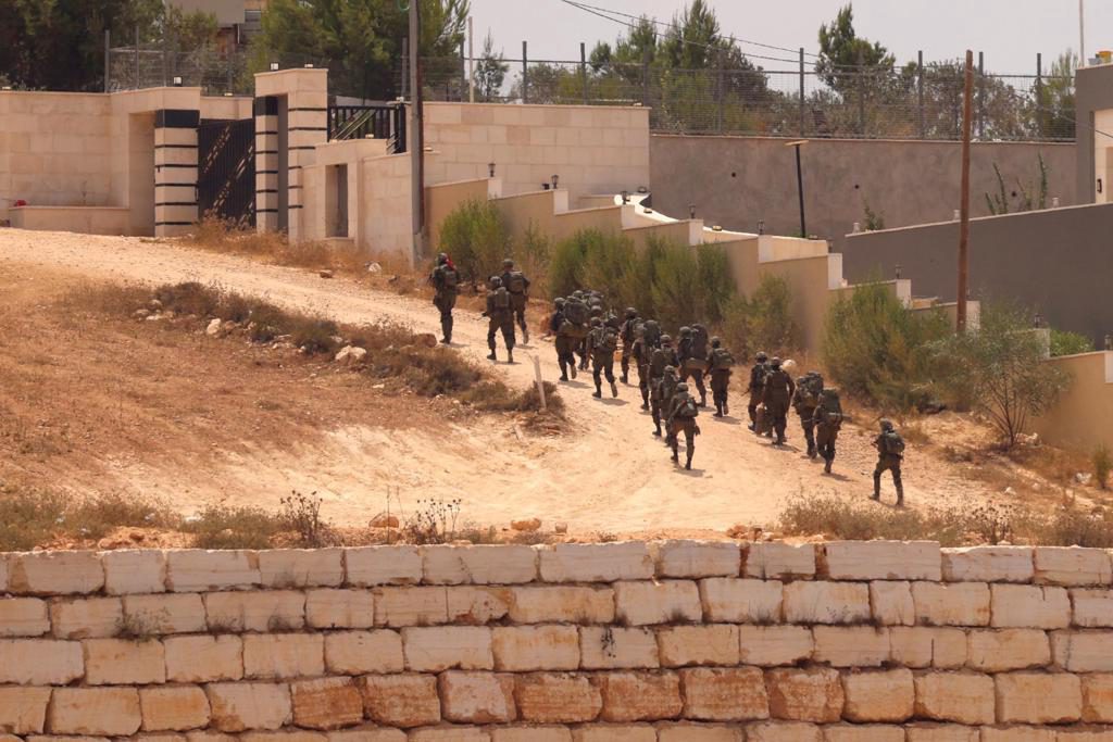 El Ejército israelí sigue ocupando una vivienda palestina en Qusra y sin arrestar a colonos