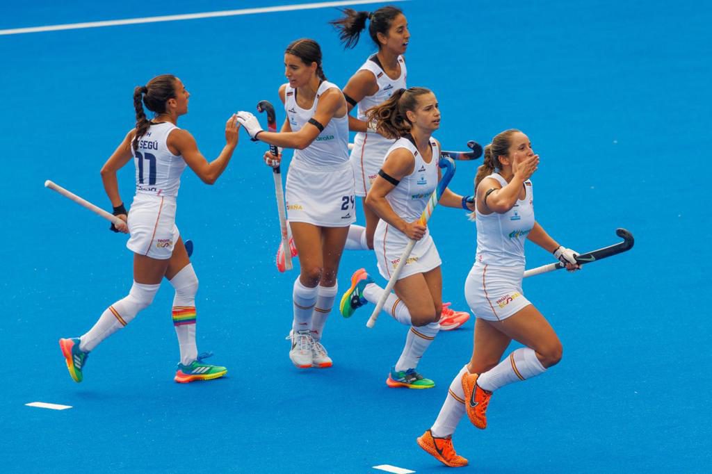 España golea a Nueva Zelanda (3-0) y confirma el acceso a la segunda fase