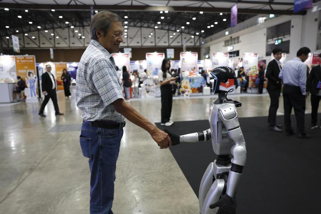 Asia acelera la carrera por llevar los robots de la exhibición a las fábricas